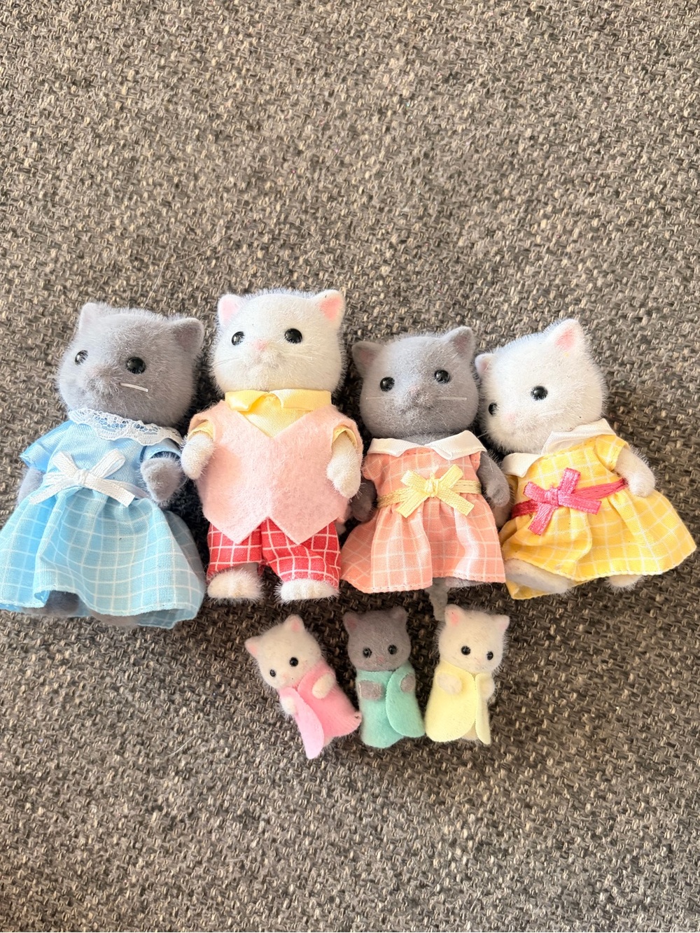 Calico Critters Sylvanian Families Persian Cat Family of 4 BONUS 3 Triplet Kitte